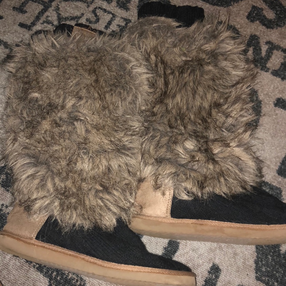 Victoria's secret Pink mukluk boots with fur size M 7/8
